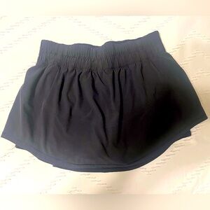 Like New Lululemon lightweight skirt Size 6 in Black